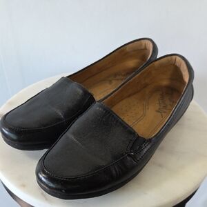 Natural Soul's Womens Black Slip-On Leather Loafers Size 8W